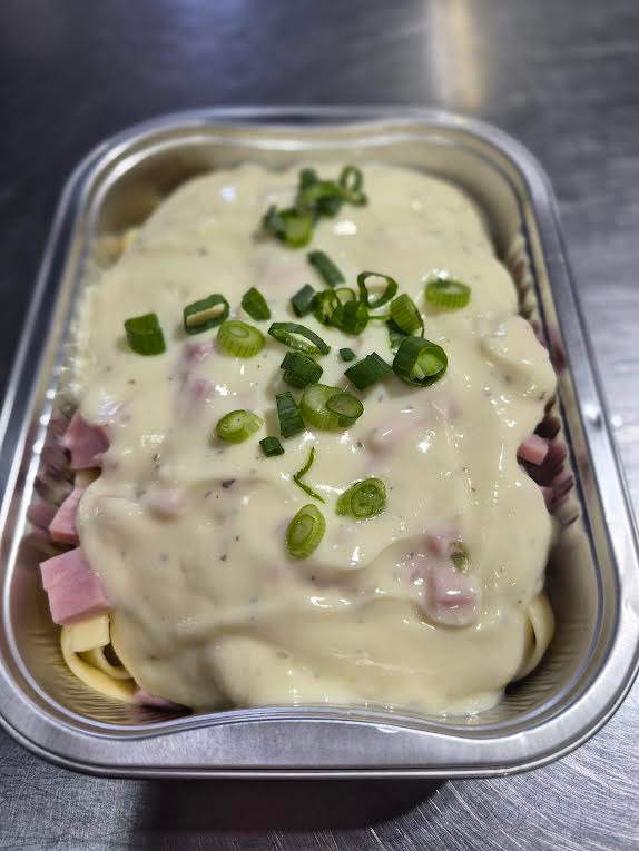 Fettuccine Alfredo au jambon et ciboulettes